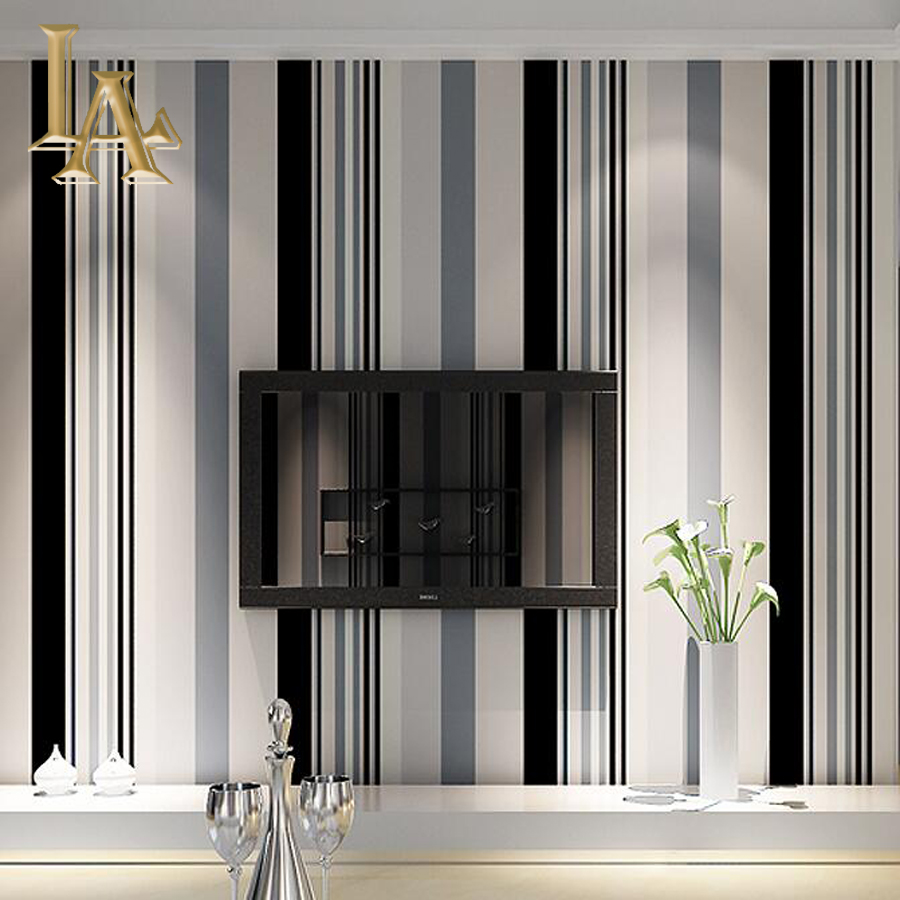 검은 흰색과 회색 벽지,가구,방,인테리어 디자인,커튼,집