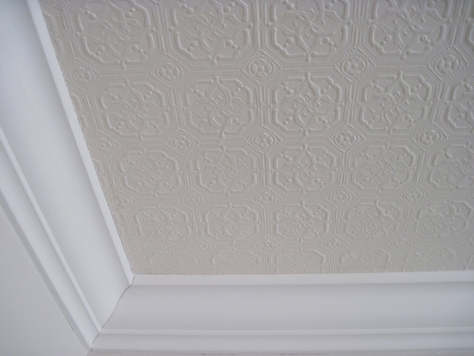 paintable textured wallpaper,ceiling,molding,wall,plaster,material property