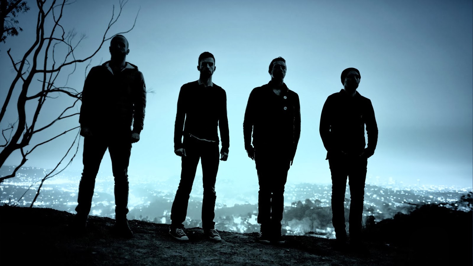 coldplay wallpaper,stehen,himmel,wasser,silhouette,fotografie