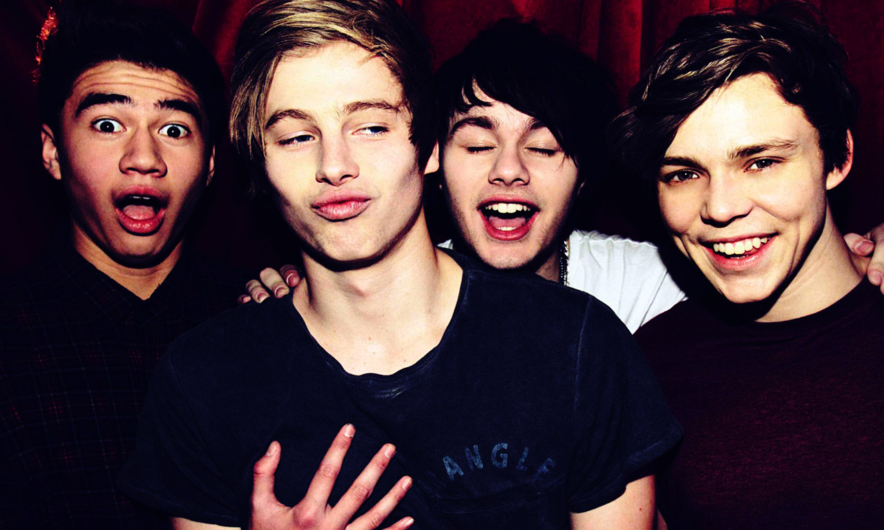 5sos wallpaper,fun,friendship,event,smile,photography