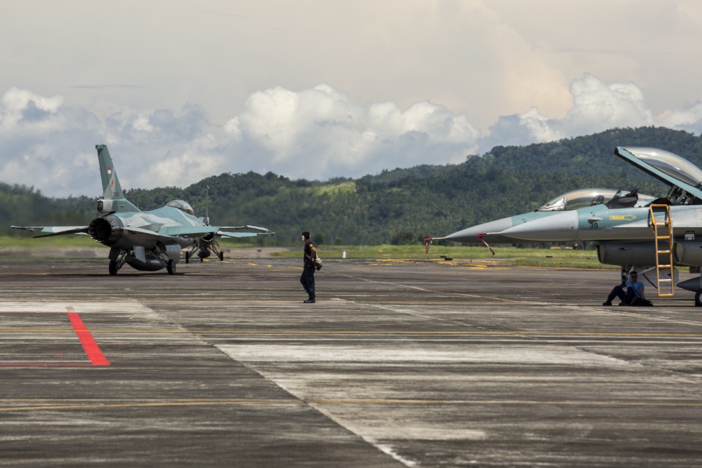 fondo de pantalla tni,avión,aeronave,fuerza aerea,vehículo,aviación