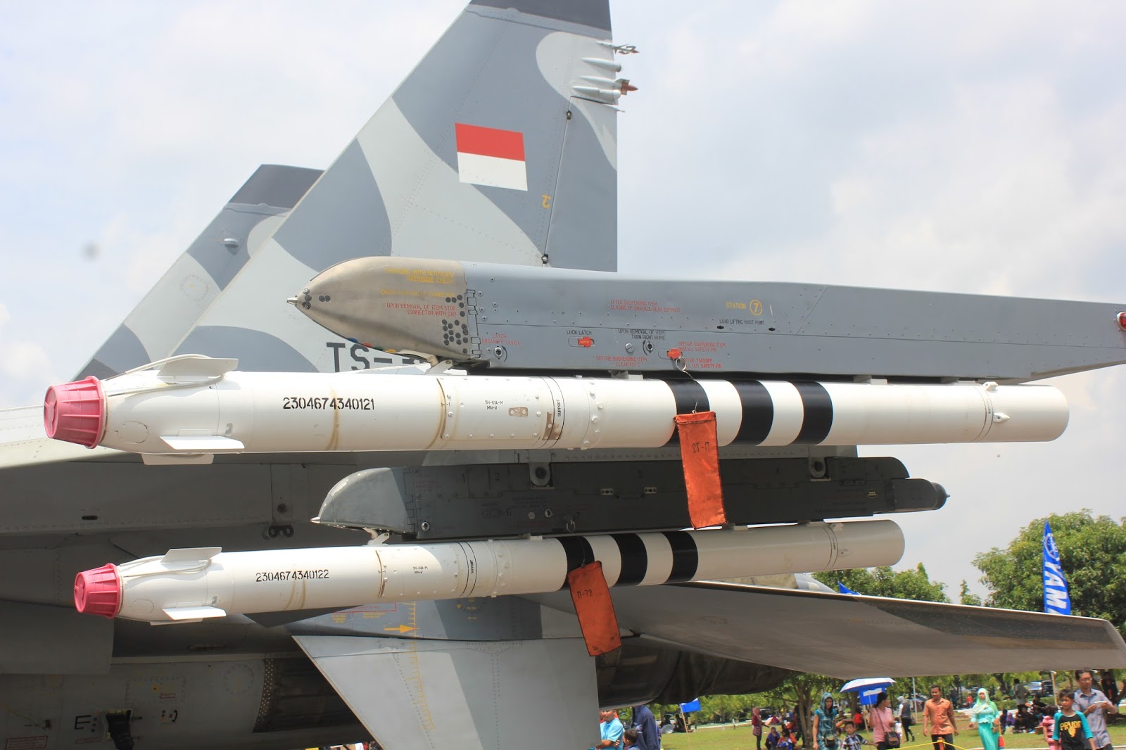 fondo de pantalla tni,avión,aeronave,aviación,vehículo,fuerza aerea