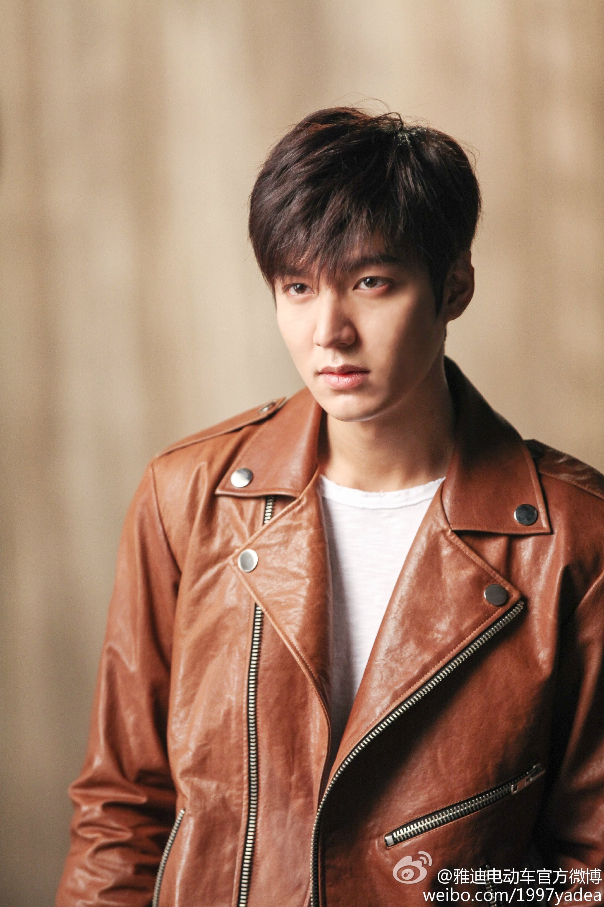 lee min ho wallpaper,leather,leather jacket,jacket,hairstyle,cool