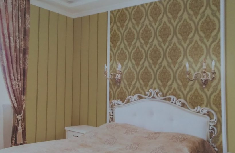 wallpaper kamar,curtain,room,property,wall,window treatment