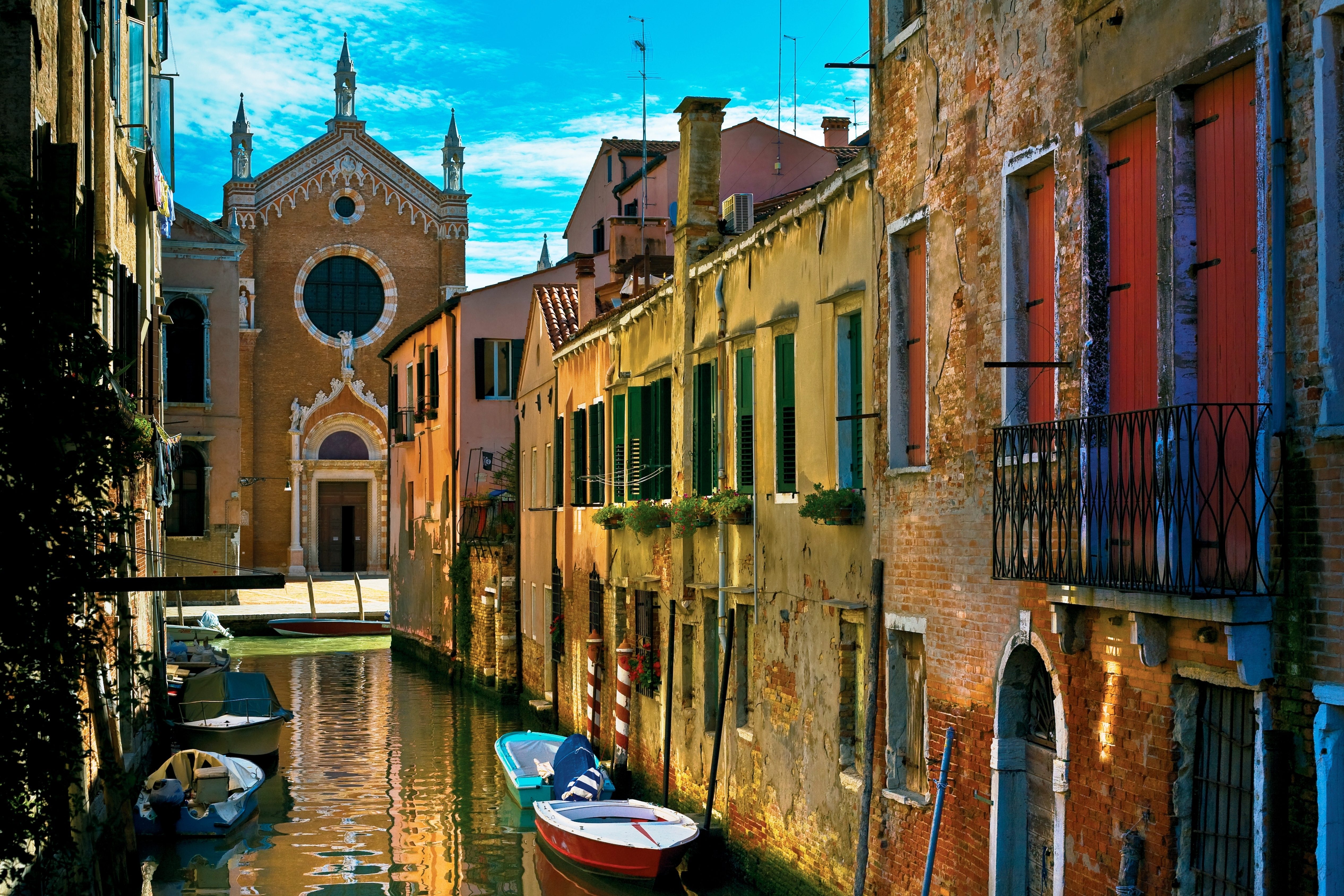 sfondi ad alta definizione,canale,corso d'acqua,cittadina,quartiere,barca