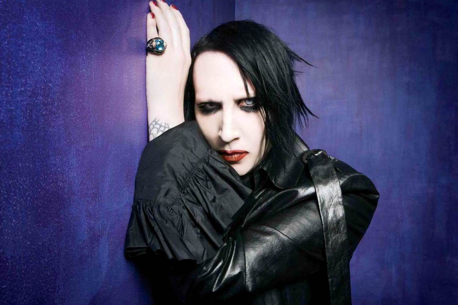 carta da parati marilyn manson,capelli neri,sottocultura gotica,freddo,giacca,buio