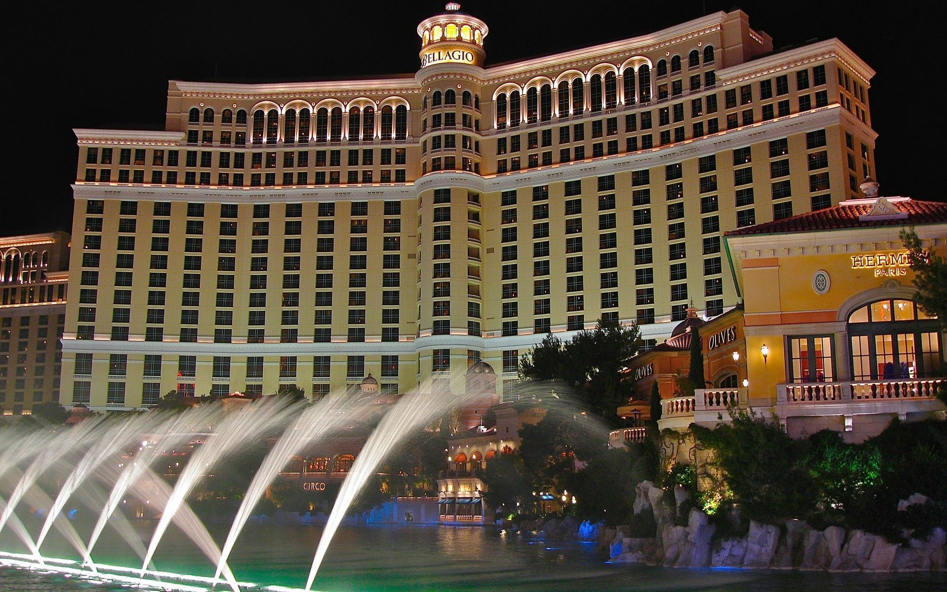 hotel wallpaper,fountain,landmark,metropolitan area,building,hotel