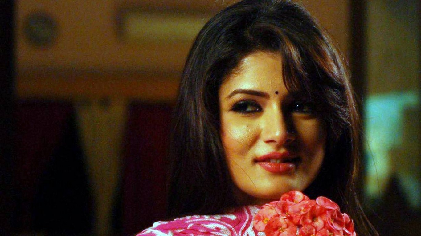 srabanti chatterjee hd wallpaper,bellezza,labbro,sorridi,fotografia,capelli neri