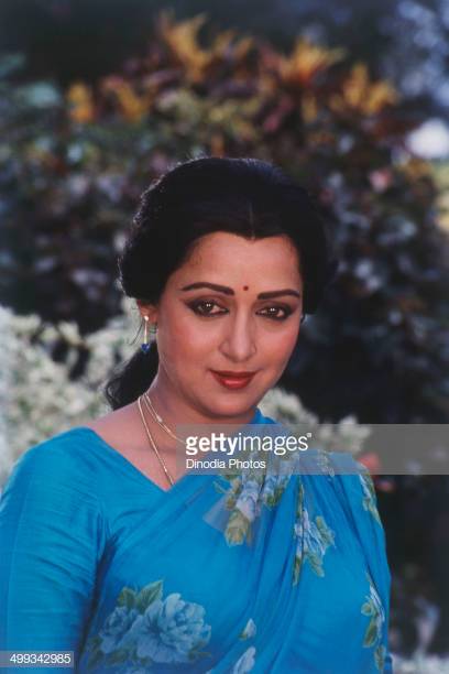 hema malini fond d'écran hd,fermer,sari,sourire,portrait,cheveux noirs