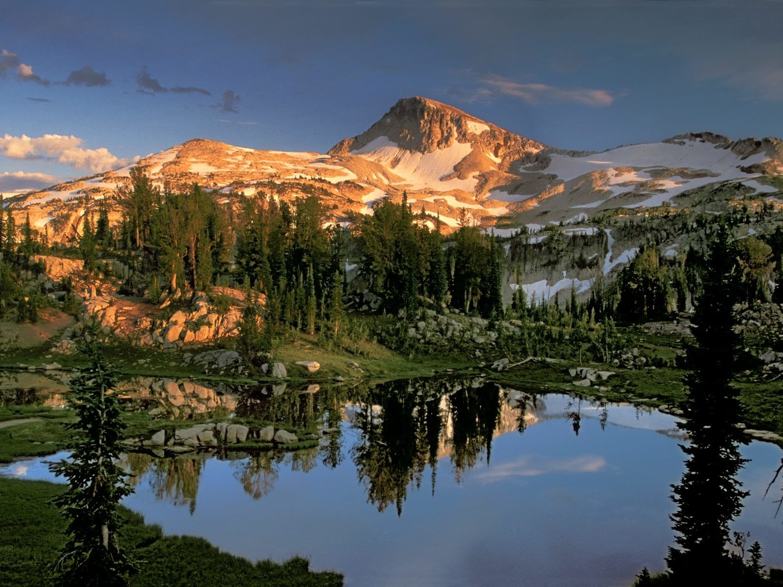 fondos de pantalla naturaleza 1600x1200,paisaje natural,naturaleza,montaña,reflexión,cordillera