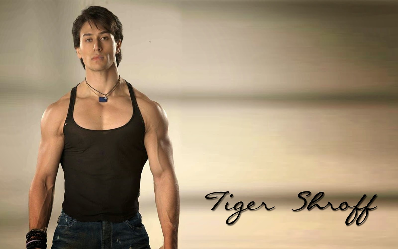 tiger shroff full fondo de pantalla hd,hombro,en pie,abdomen,cofre,camisa sin mangas