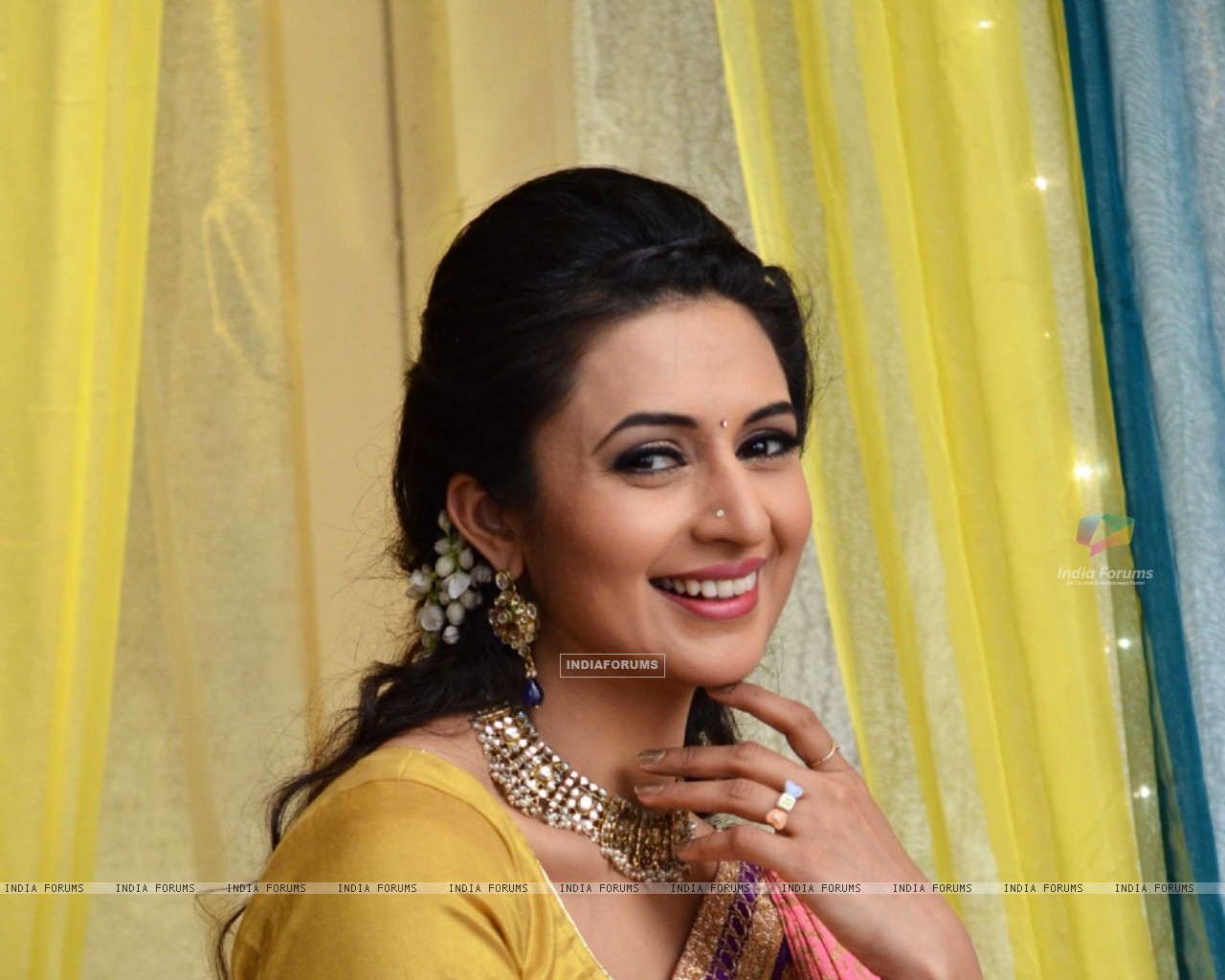 yeh hai mohabbatein wallpaper,facial expression,yellow,sari,hairstyle,smile