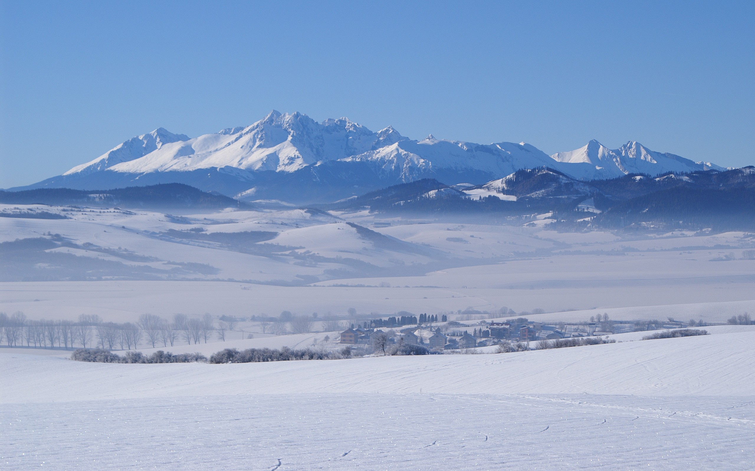 papel tapiz tatry,montaña,cordillera,cielo,nieve,invierno