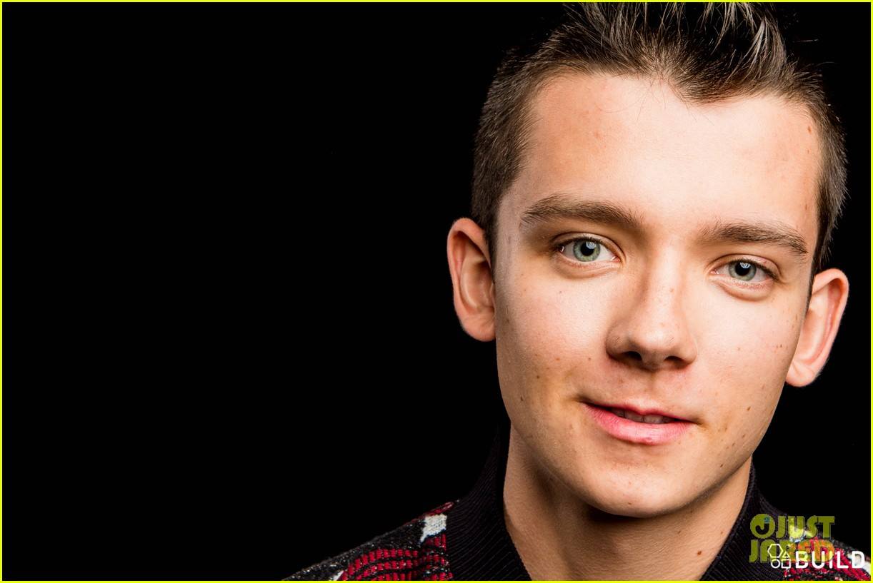 fond d'écran asa butterfield,visage,cheveux,front,sourcil,tête