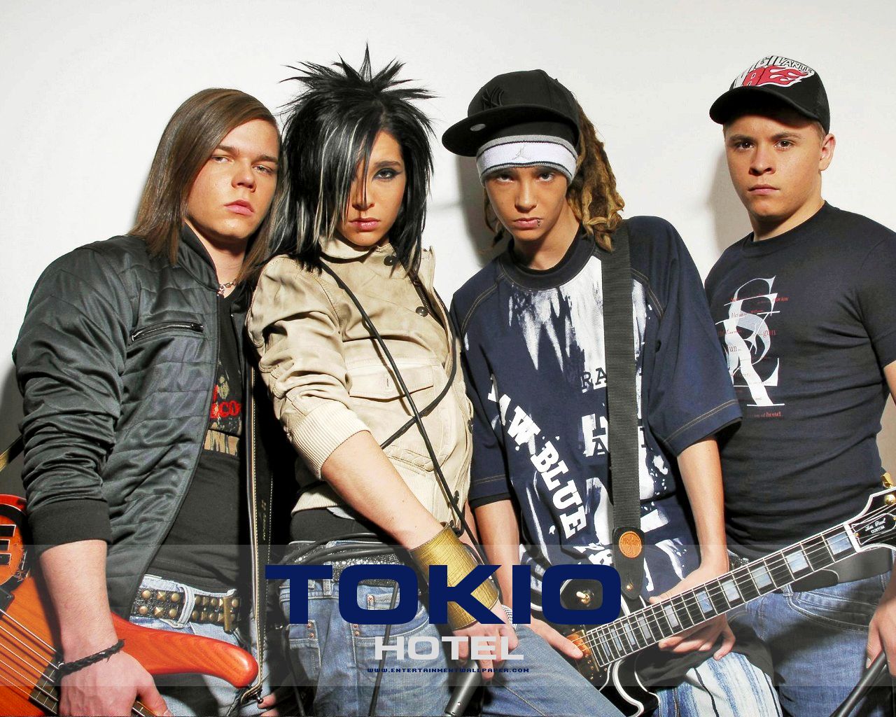 tokio hotel wallpaper,guitarist,musician,bassist,music,social group