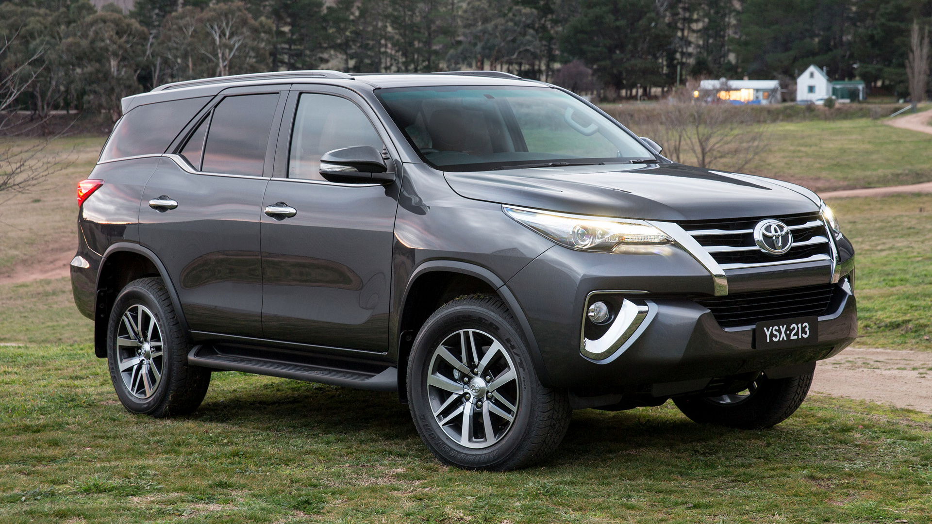 fortuner wallpaper desktop,land vehicle,vehicle,car,motor vehicle,automotive tire