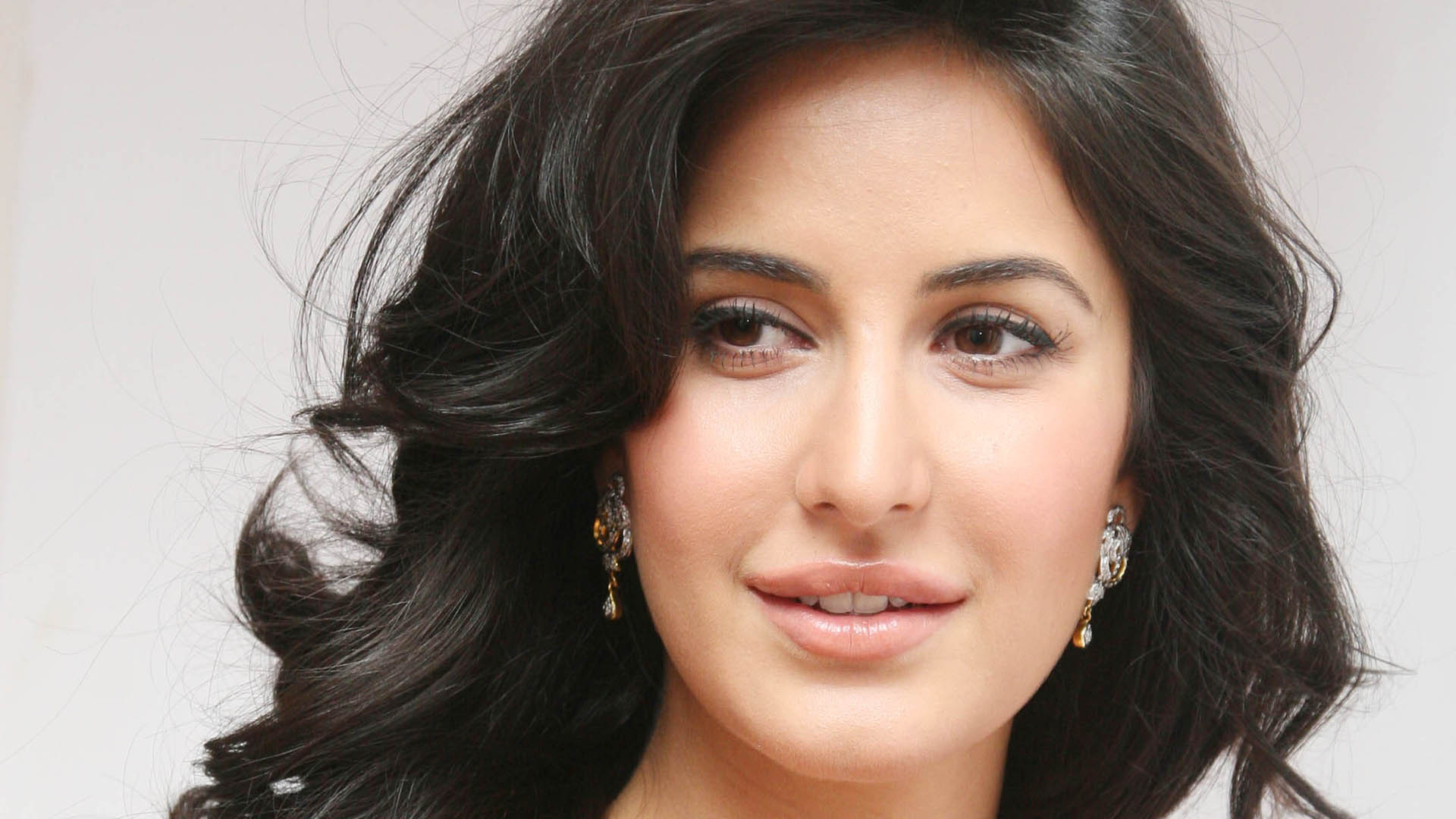 katrina kaif download di sfondi hd live,viso,capelli,sopracciglio,acconciatura,fronte