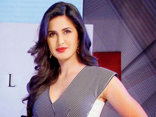 katrina kaif download di sfondi hd live,capelli,labbro,acconciatura,bellezza,sopracciglio