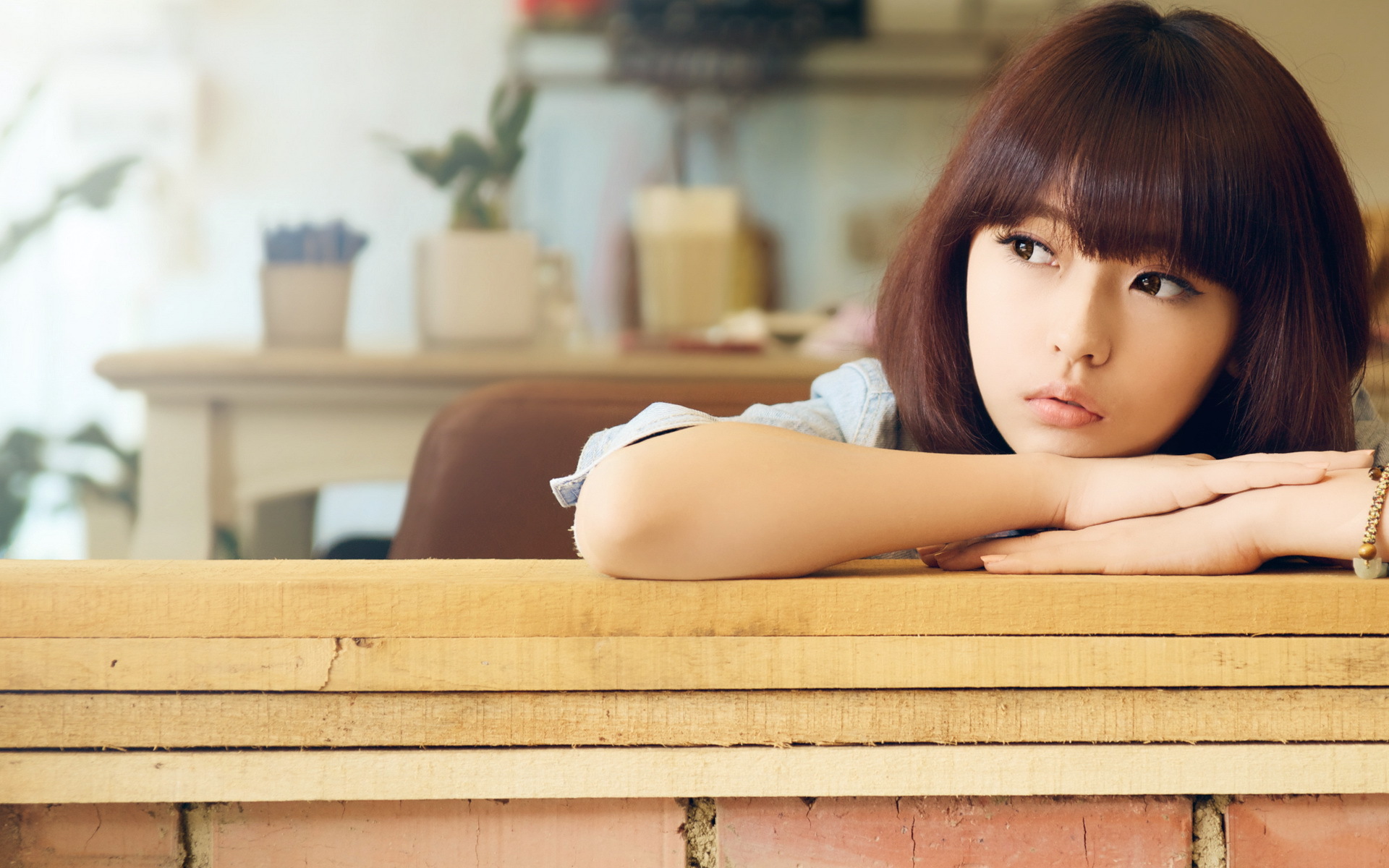 chica japonesa fondo de pantalla hd,cabello,belleza,peinado,sentado,cabello negro