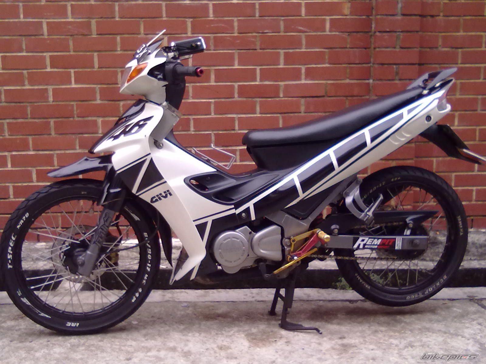 125zr wallpaper,land vehicle,vehicle,moped,spoke,disc brake