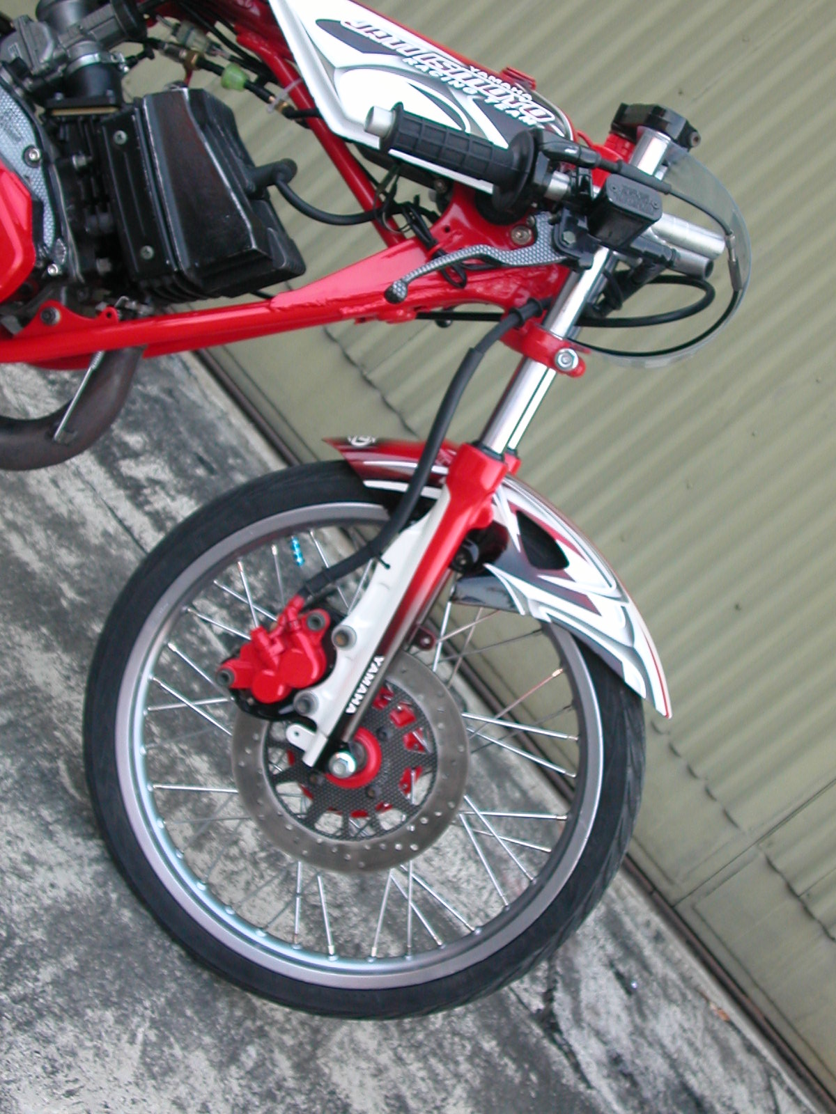 yamaha rx 135 hd wallpapers,land vehicle,vehicle,spoke,bicycle wheel,bicycle part