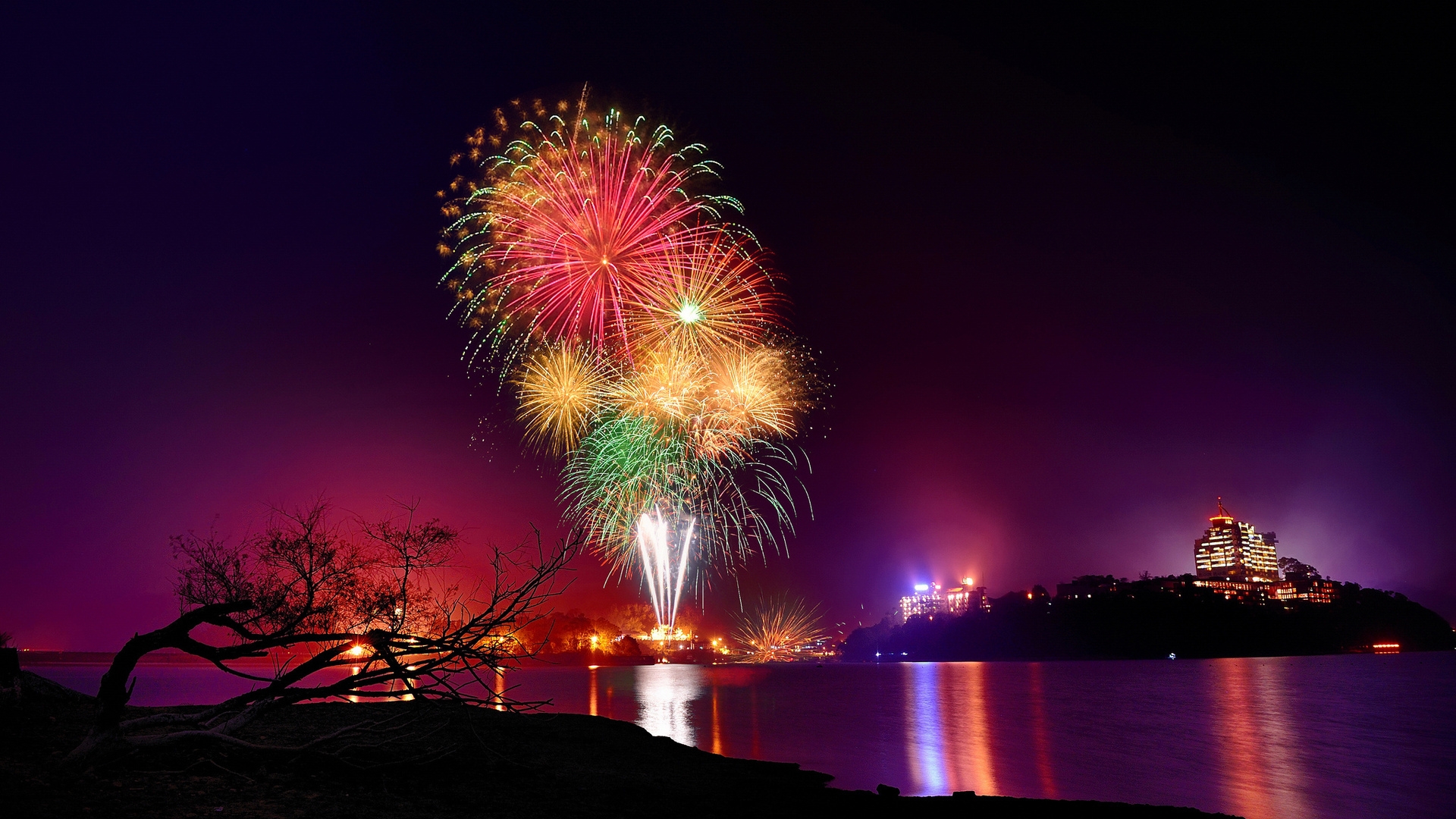 superb wallpapers hd,fireworks,new years day,night,landmark,sky