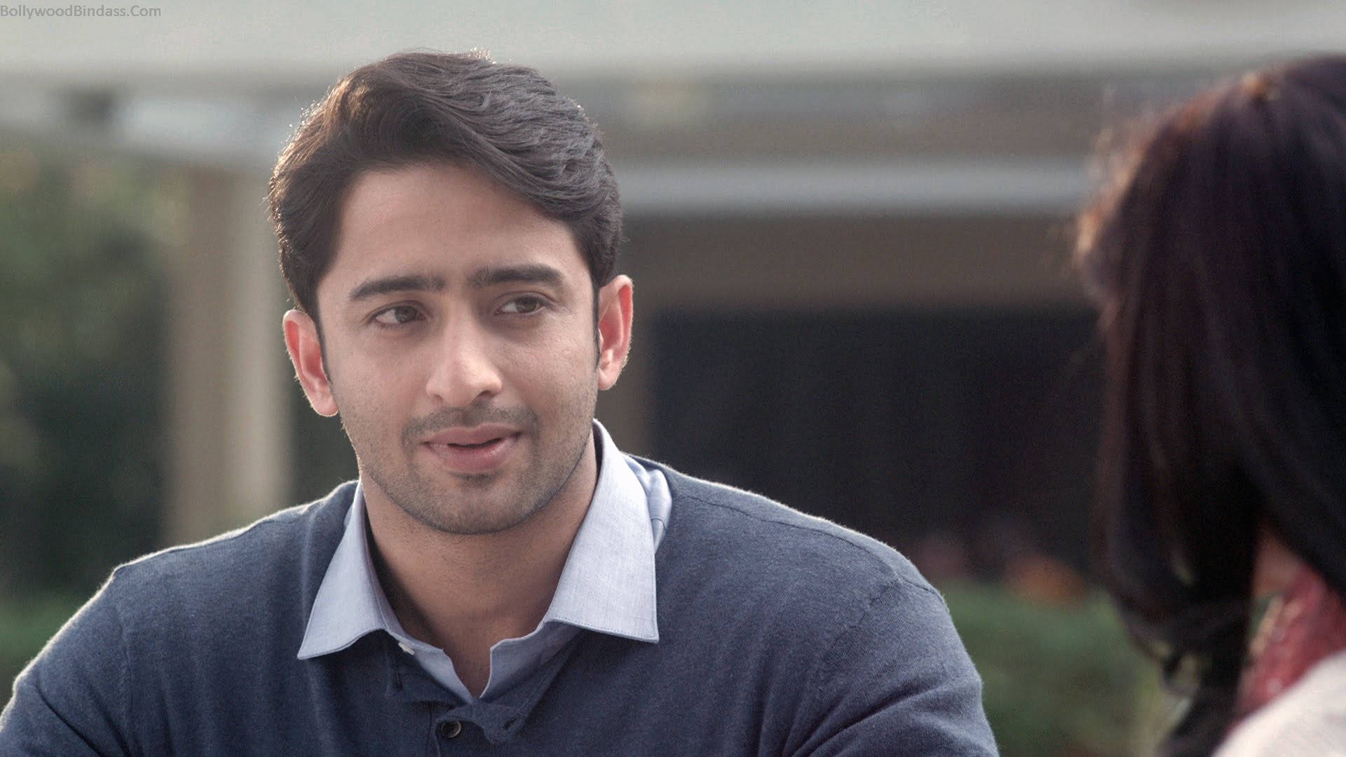 kuch rang pyar ke aise bhi wallpaper hd,white collar worker,smile,jaw,photography