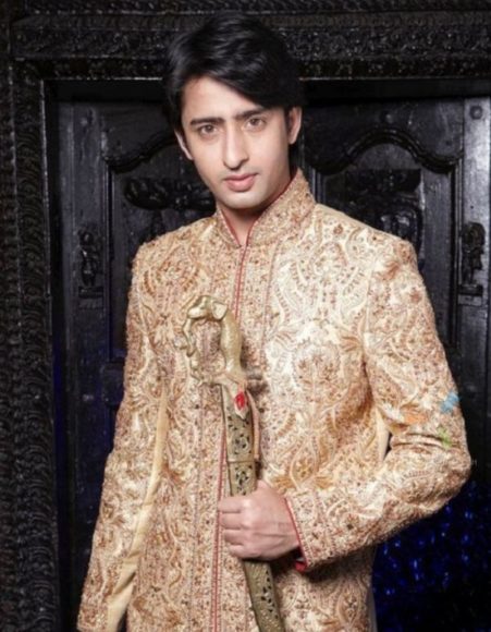 kuch rang pyar ke aise bhi fond d'écran hd,vêtements,costume,mode,mannequin,beige