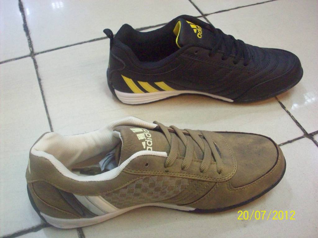 tapete sepatu bola,schuh,schuhwerk,outdoor schuh,wanderschuh,braun