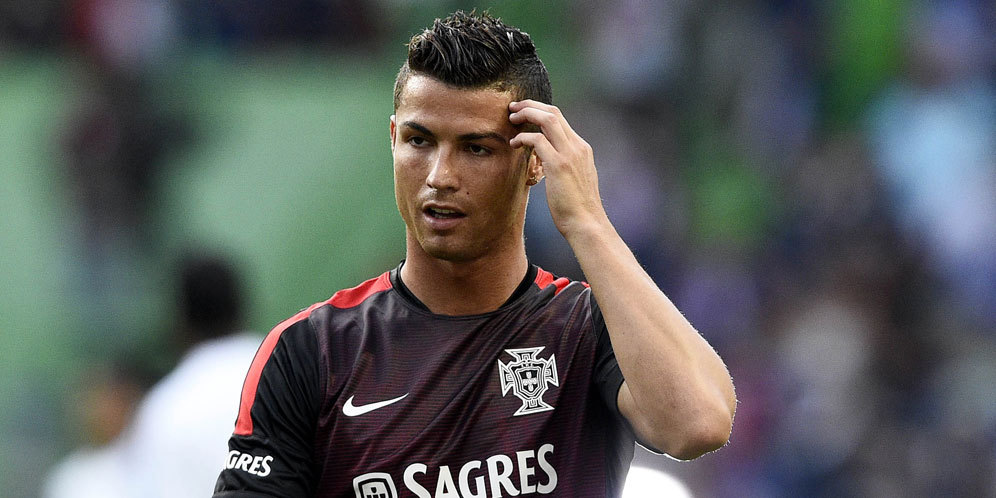 wallpaper sepatu bola,player,football player,forehead,team sport,soccer ...