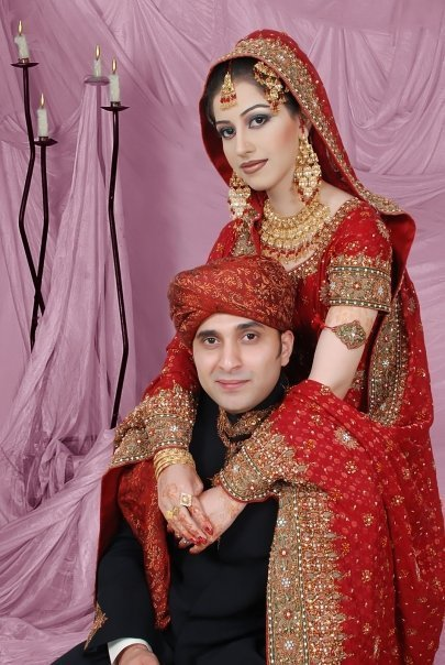 pakistanische hochzeitspaartapeten,rot,sari,braut,mehndi,muster