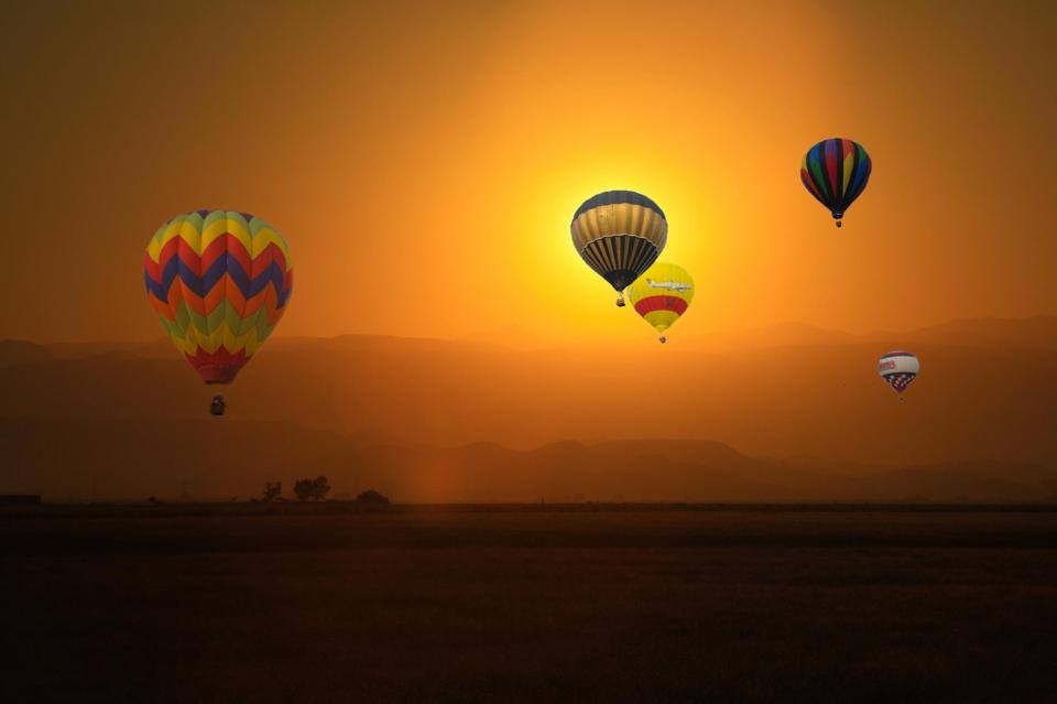 einzigartige tapeten für android,heißluftballon fahren,heißluftballon,himmel,atmosphäre,gelb
