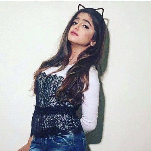 hala al turk hd wallpaper,hair,clothing,shoulder,long hair,black hair