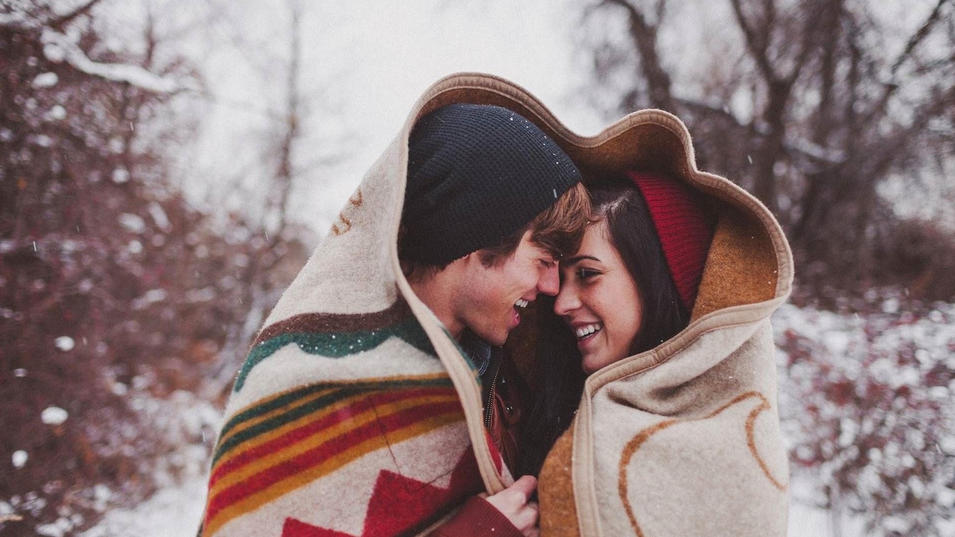 abrazo descargar fondos de pantalla,amor,invierno,ropa de calle,nieve,fotografía