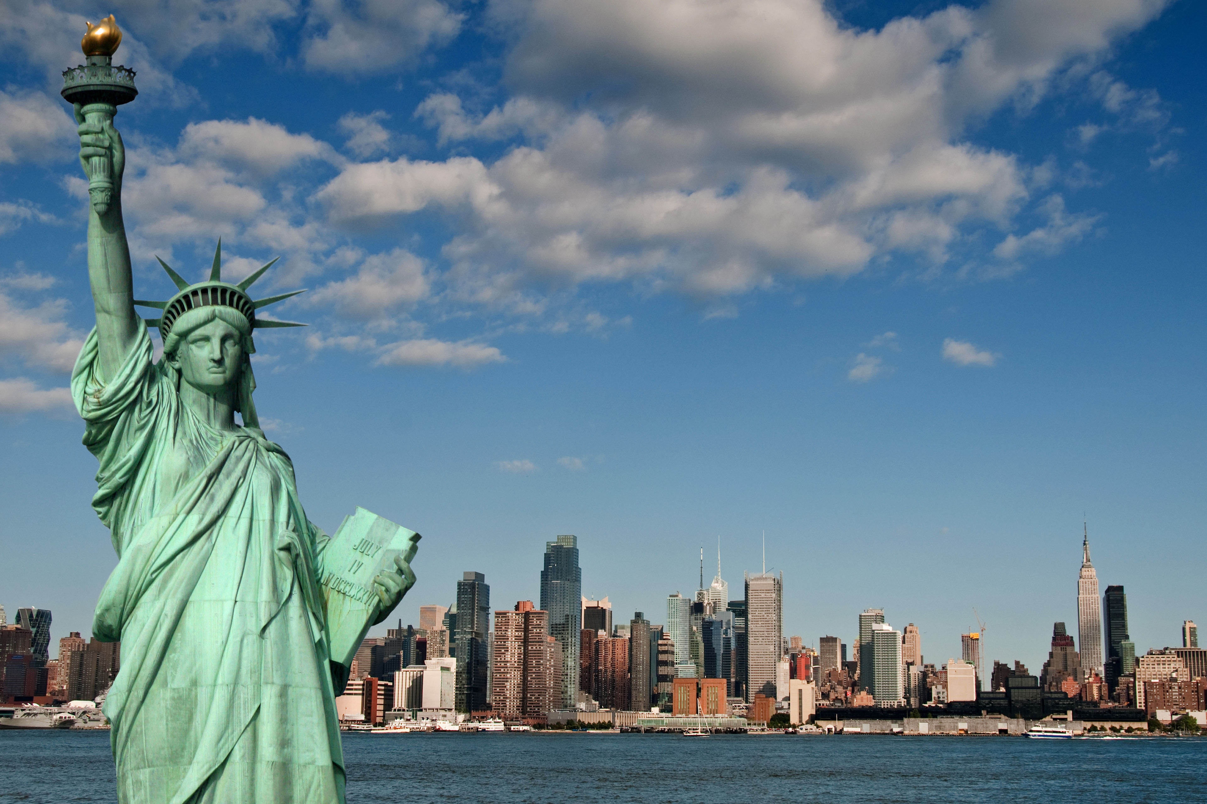 freiheitsstatue hd tapete,statue,horizont,stadt,himmel,monument