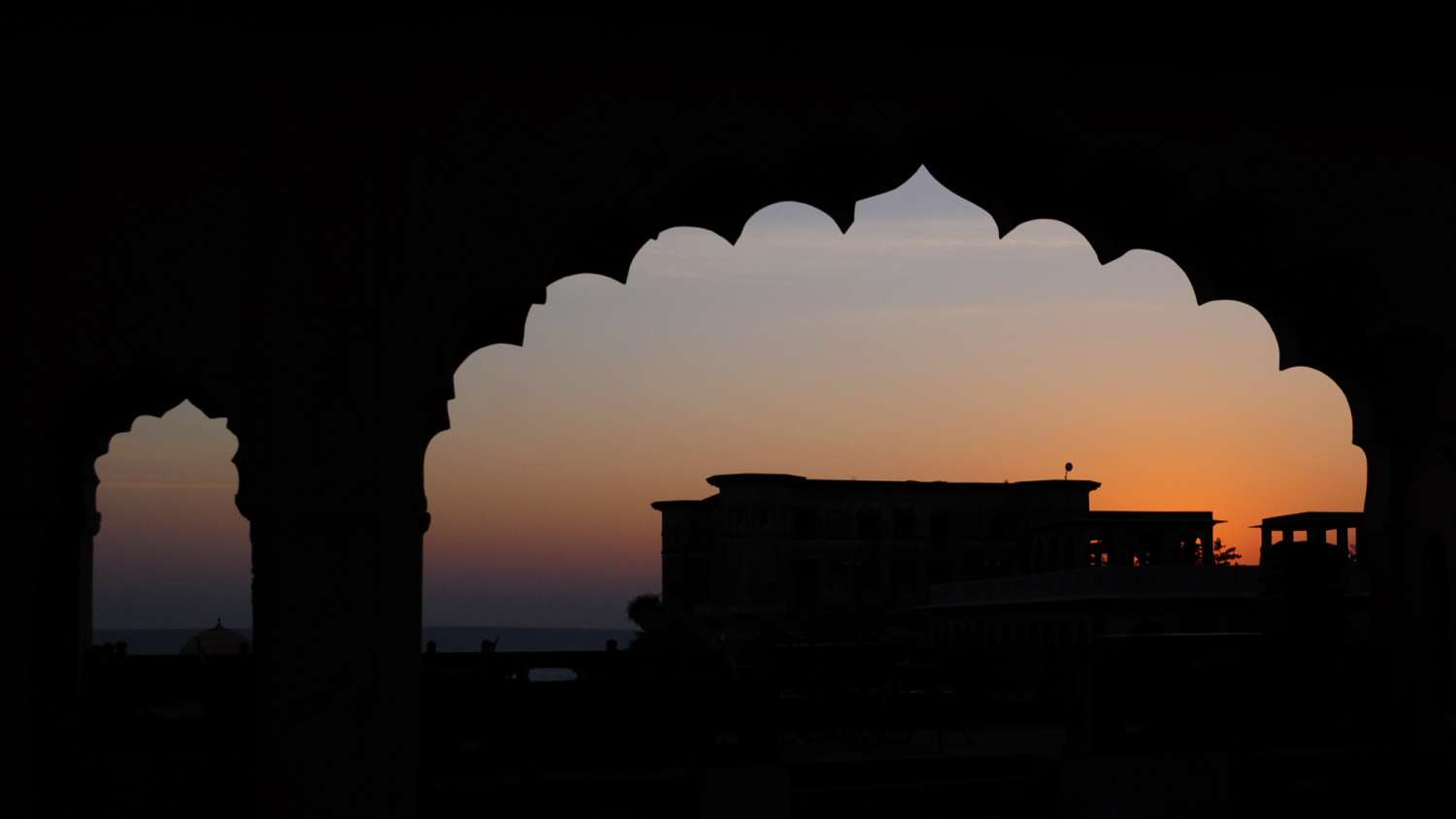 gwalior fort wallpaper galerie,himmel,licht,wolke,die architektur,silhouette