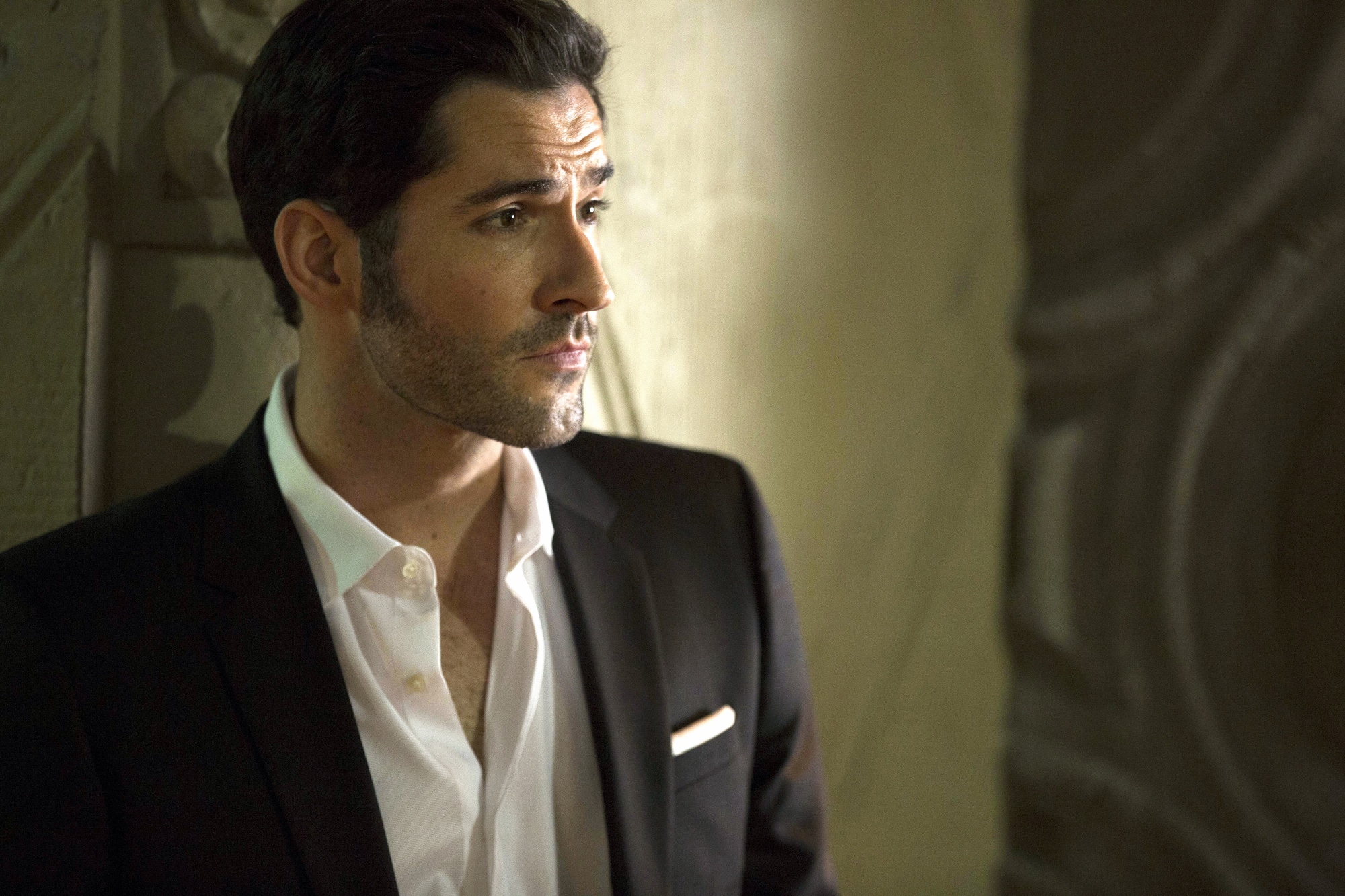 tom ellis wallpaper,suit,chin,nose,facial hair,formal wear