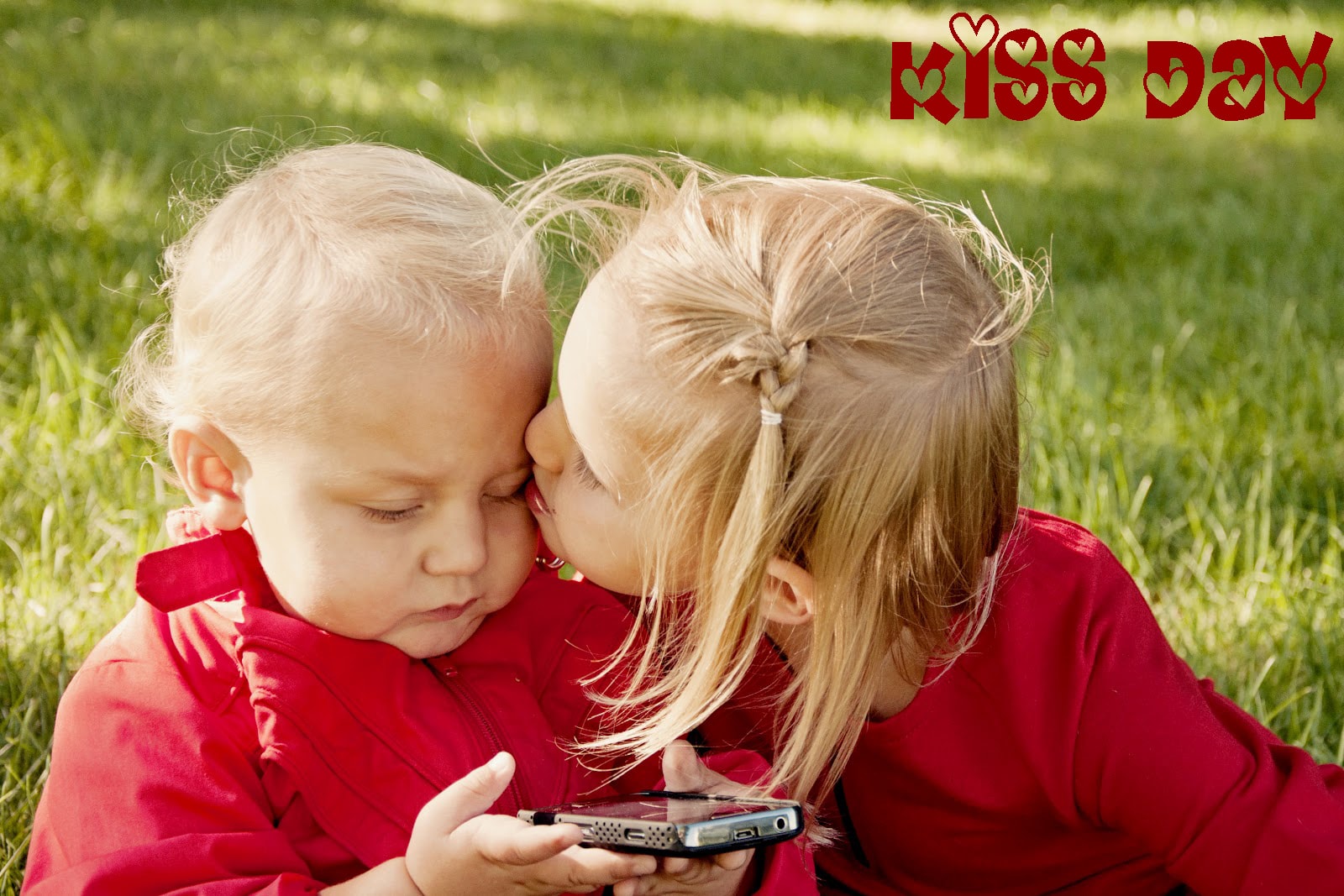 feliz beso día hermosos fondos de pantalla,niño,niñito,amor,contento,jugar