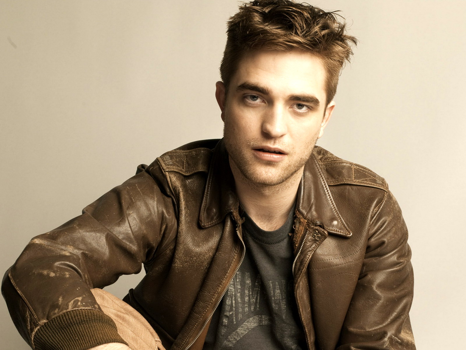 robert pattinson fonds d'écran hd,cheveux,coiffure,front,cool,sourcil