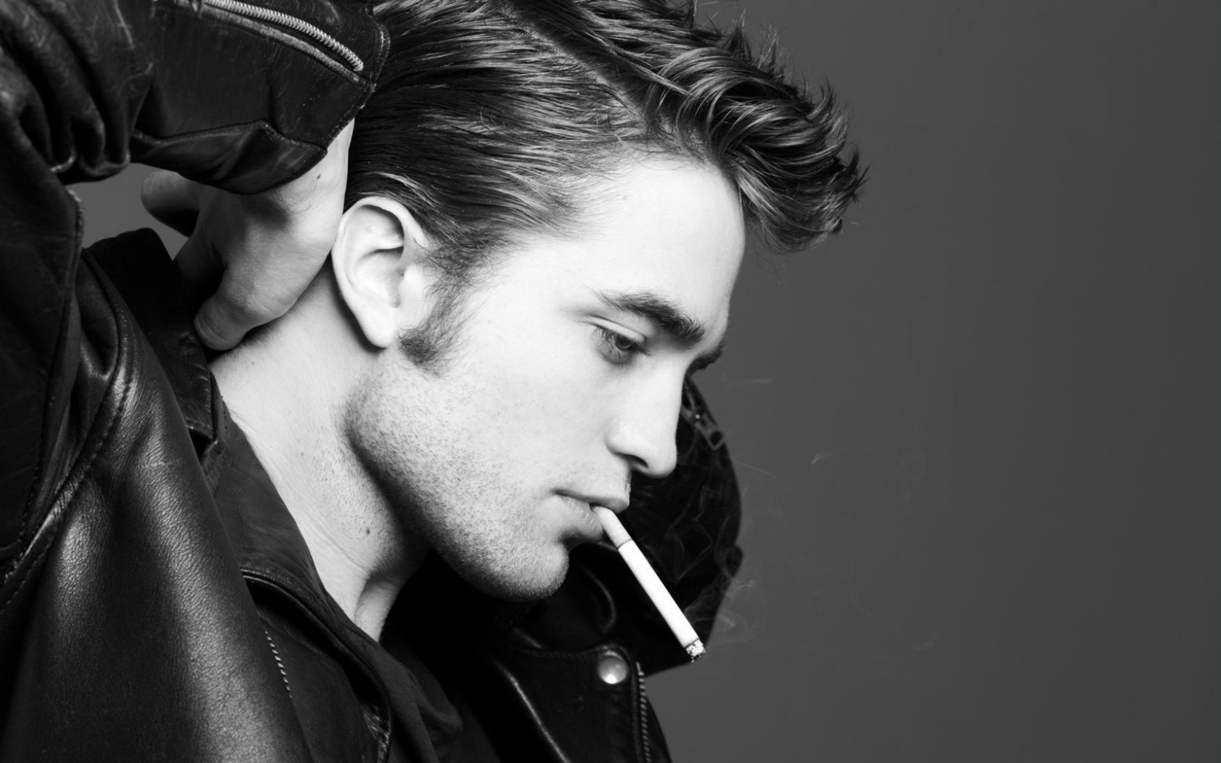 robert pattinson sfondi hd,capelli,acconciatura,bianco e nero,labbro,fotografia