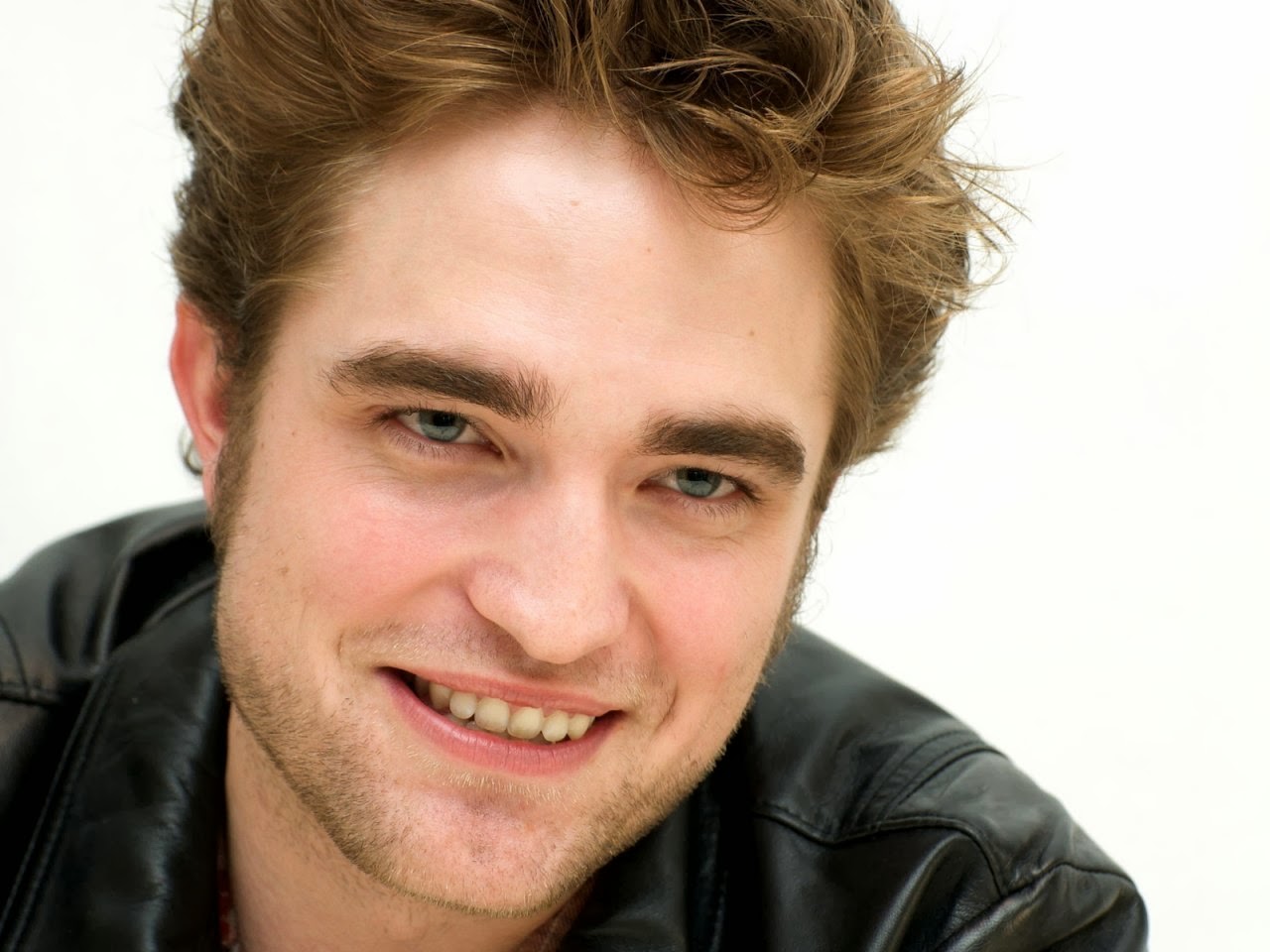 robert pattinson fonds d'écran hd,cheveux,visage,front,coiffure,sourcil