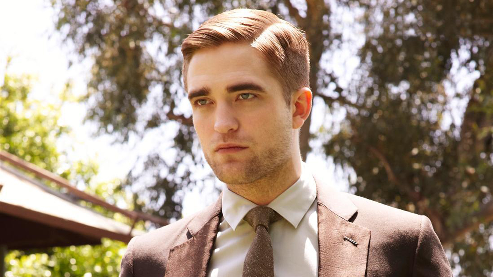 robert pattinson fonds d'écran hd,cheveux,front,coiffure,costume,nœud papillon