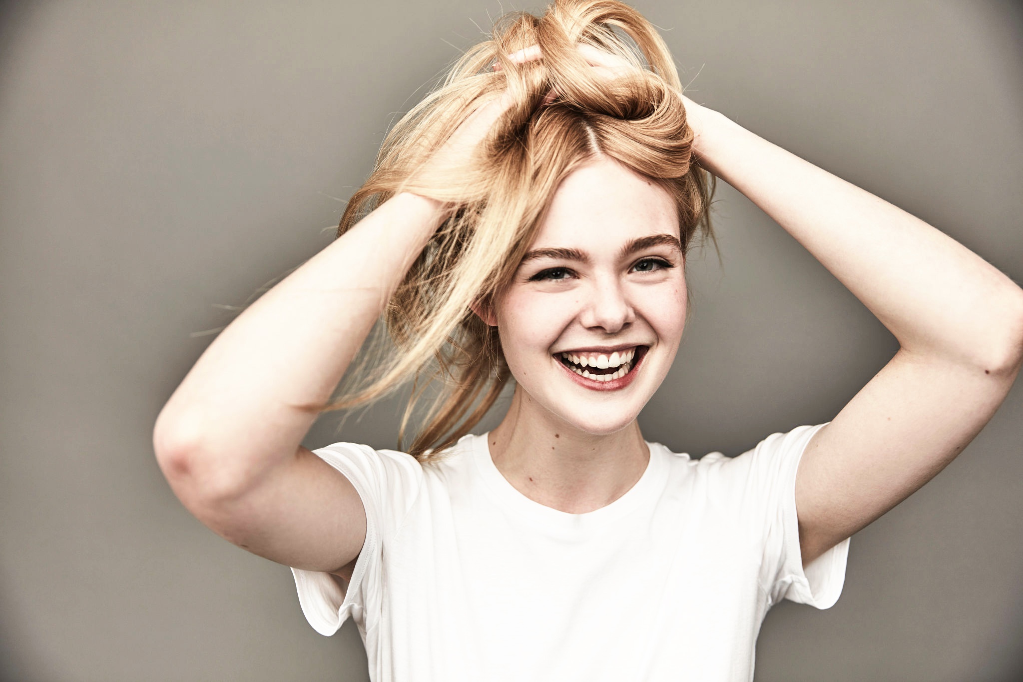 elle fanning wallpaper,hair,face,facial expression,hairstyle,blond