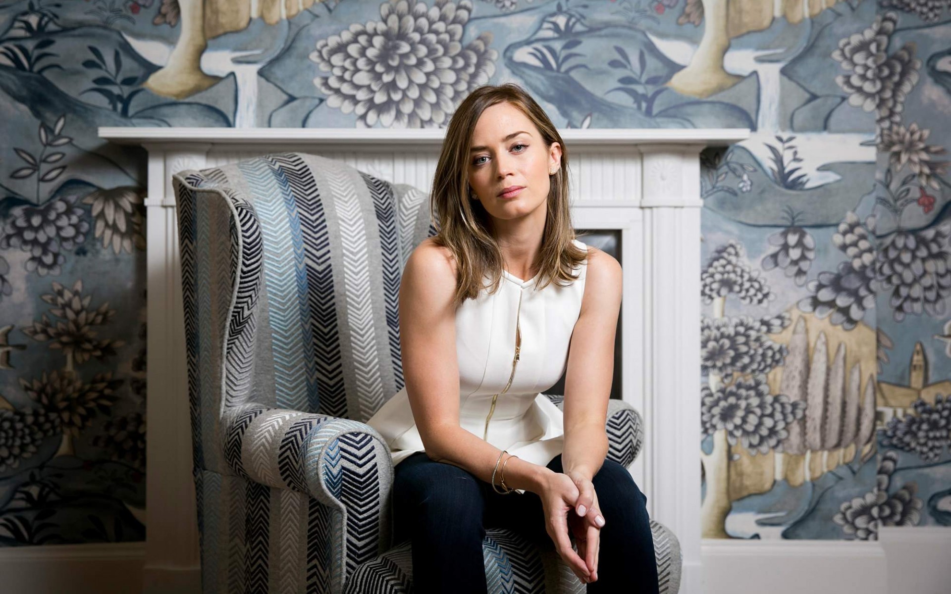 emily blunt wallpaper,beauty,sitting,fashion,photo shoot,long hair