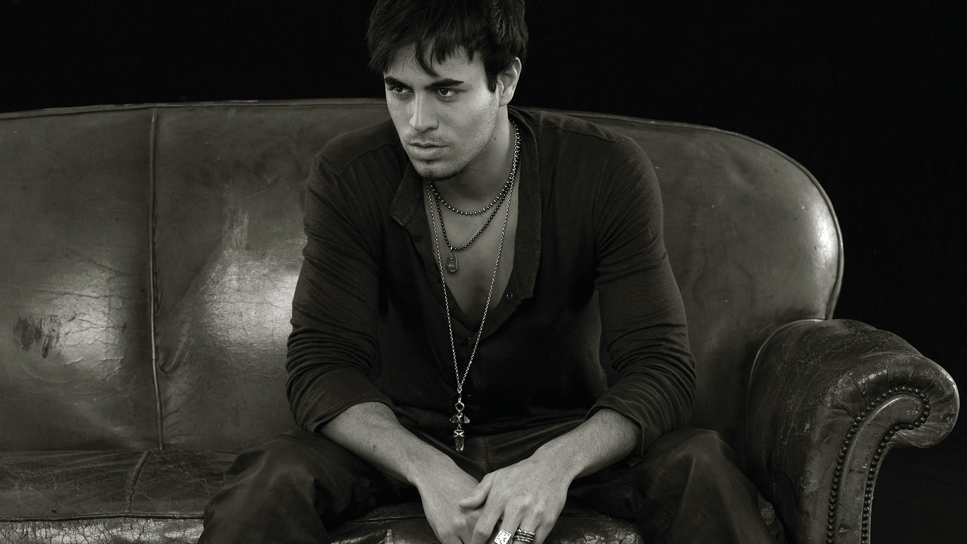 enrique iglesias fond d'écran hd,photographier,séance,humain,la photographie,ténèbres