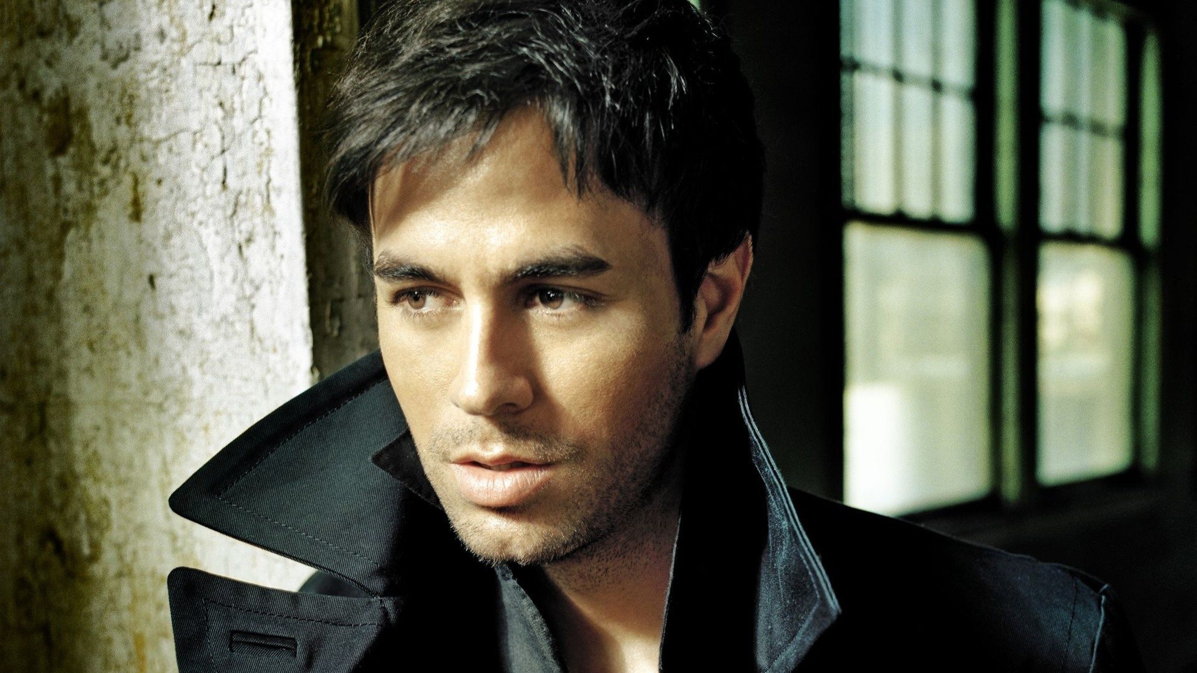 enrique iglesias fond d'écran hd,cheveux,coiffure,front,cheveux noirs,humain