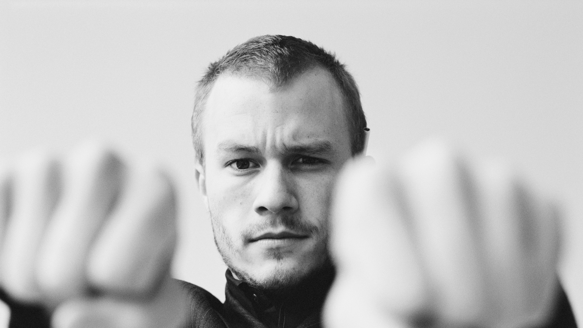 fond d'écran heath ledger hd,visage,blanc,noir et blanc,tête,monochrome