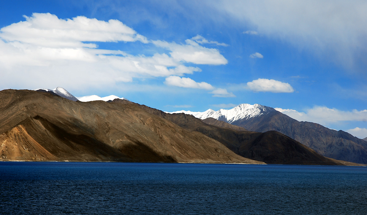 ladakh wallpaper hd,mountainous landforms,mountain,sky,highland,nature