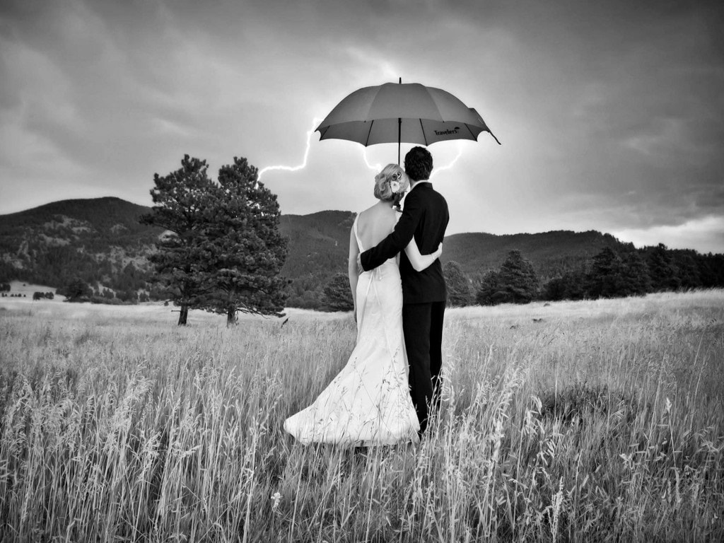 kiss wale wallpaper,umbrella,people in nature,photograph,monochrome photography,black and white