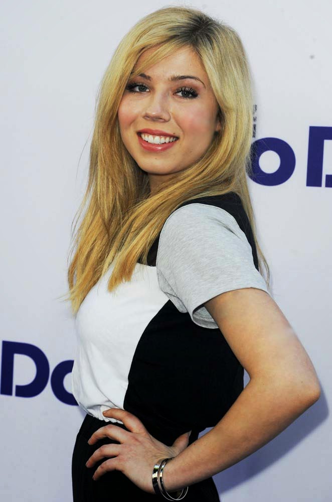 jennette mccurdy wallpaper,hair,blond,hairstyle,long hair,layered hair